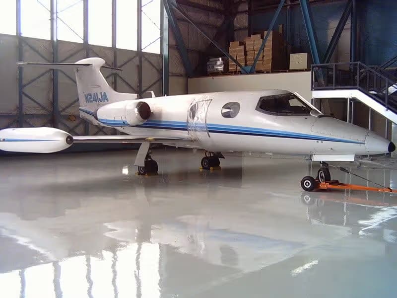 Unidentified — Business jet