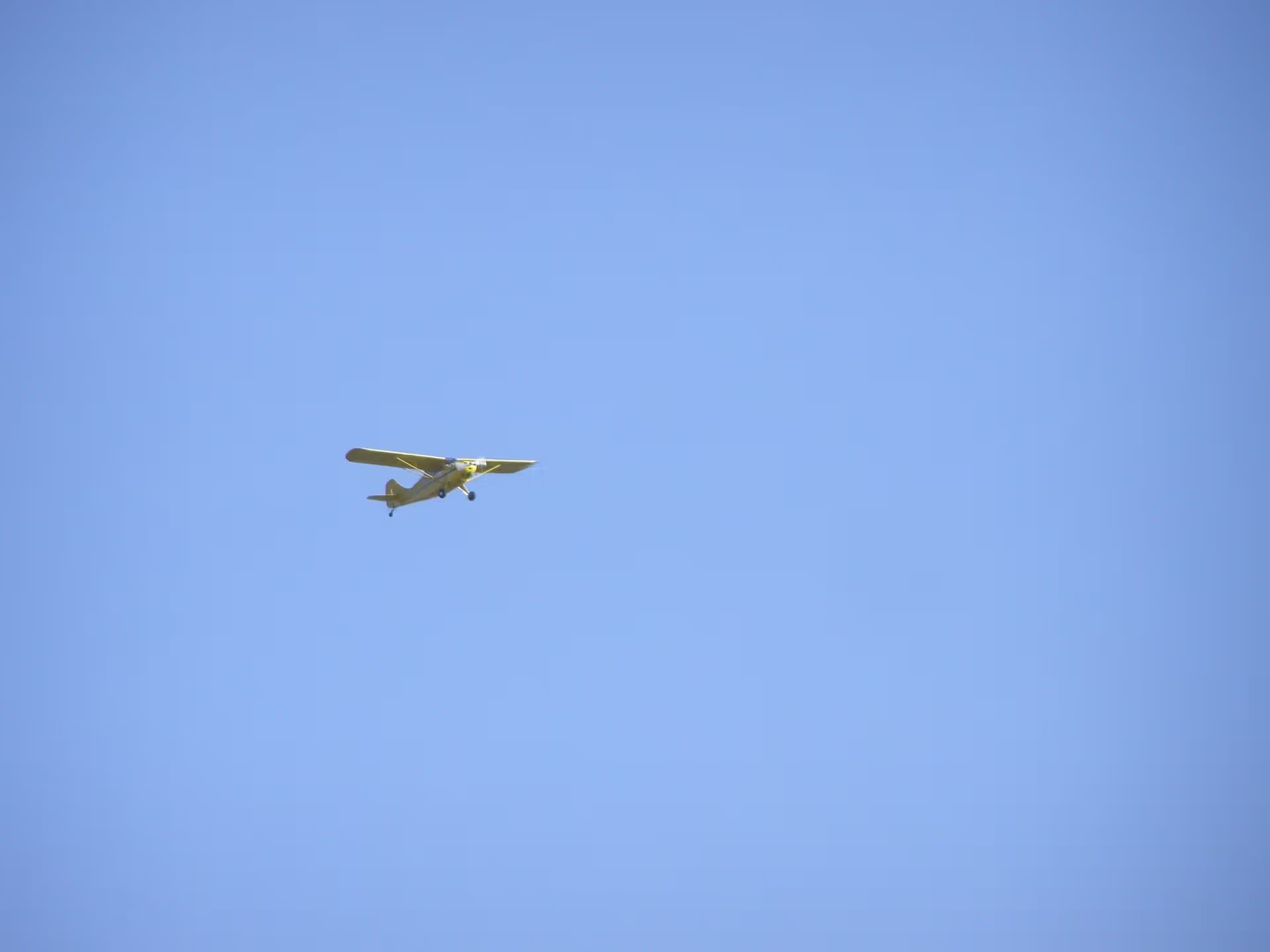 Unidentified — Single-engine aircraft