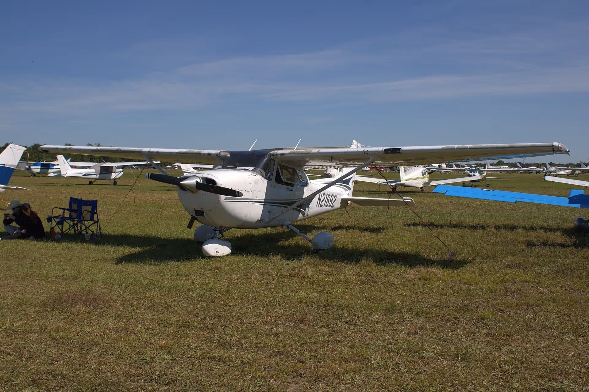 N21692 — Single-engine aircraft