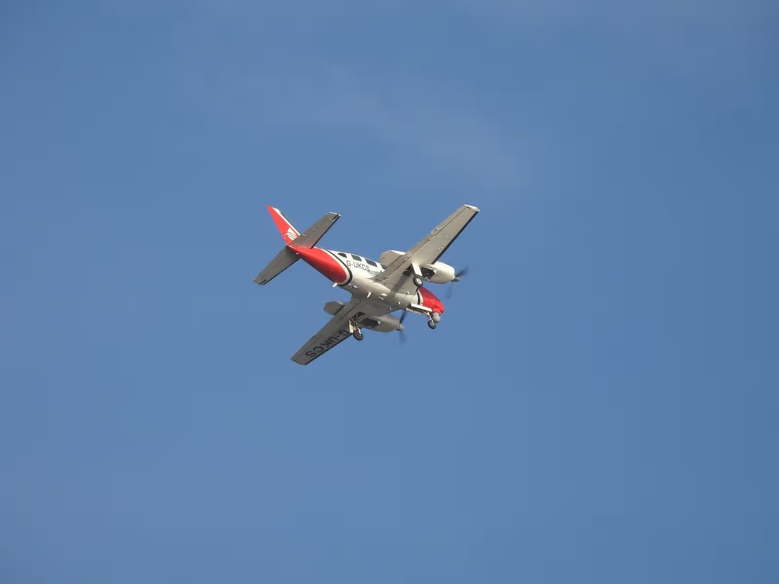 G-UKCS — Twin-engine aircraft