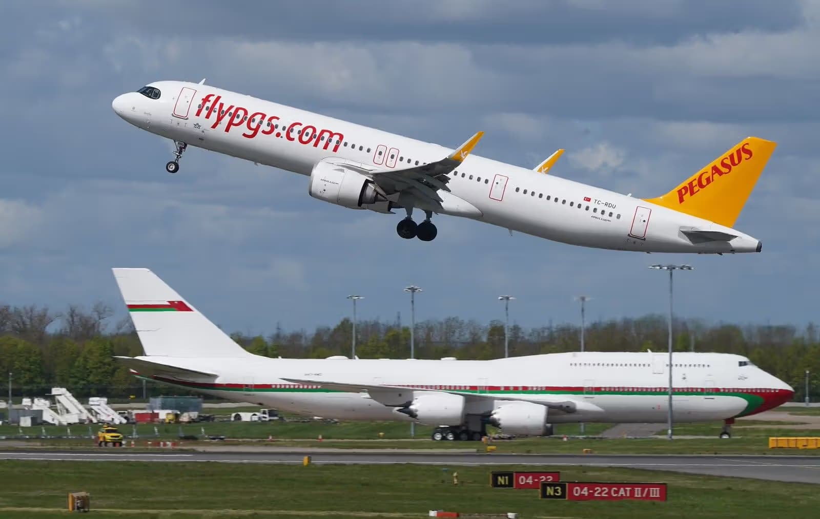 TC-RDU — Twin-engine aircraft