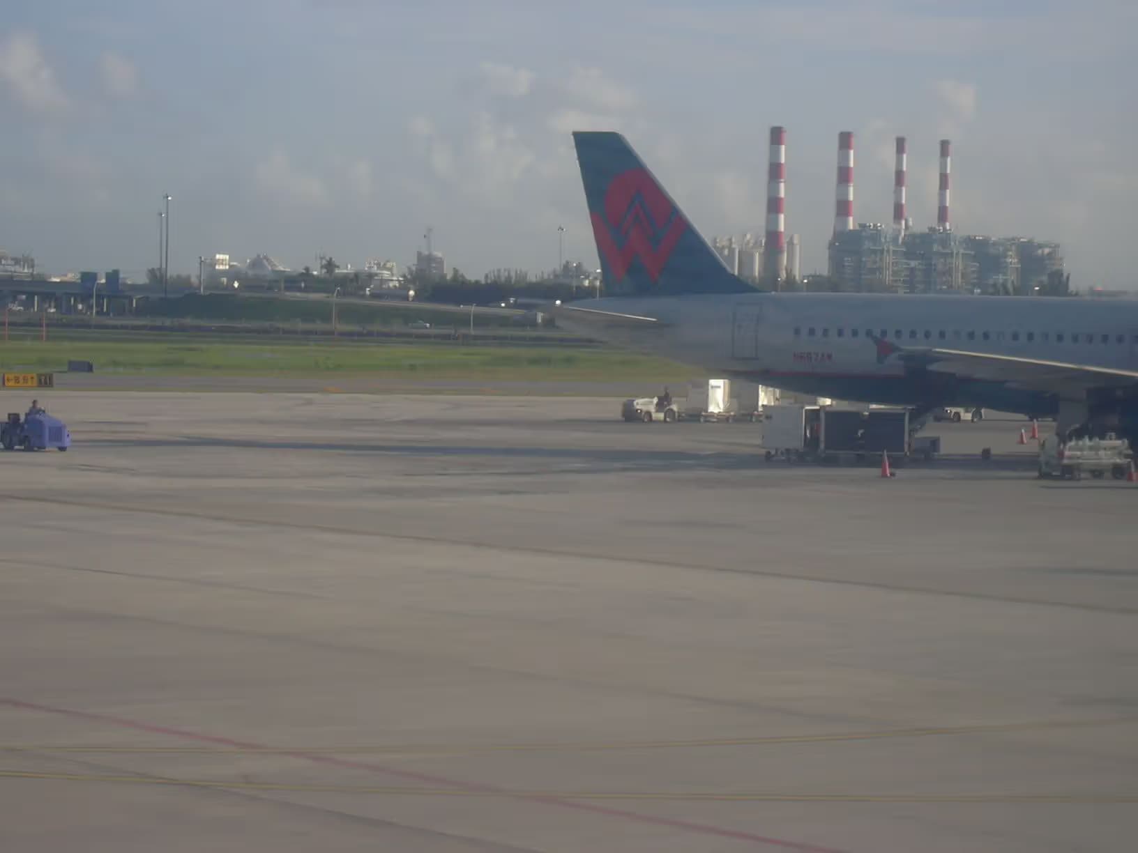 N667AW — Twin-engine aircraft