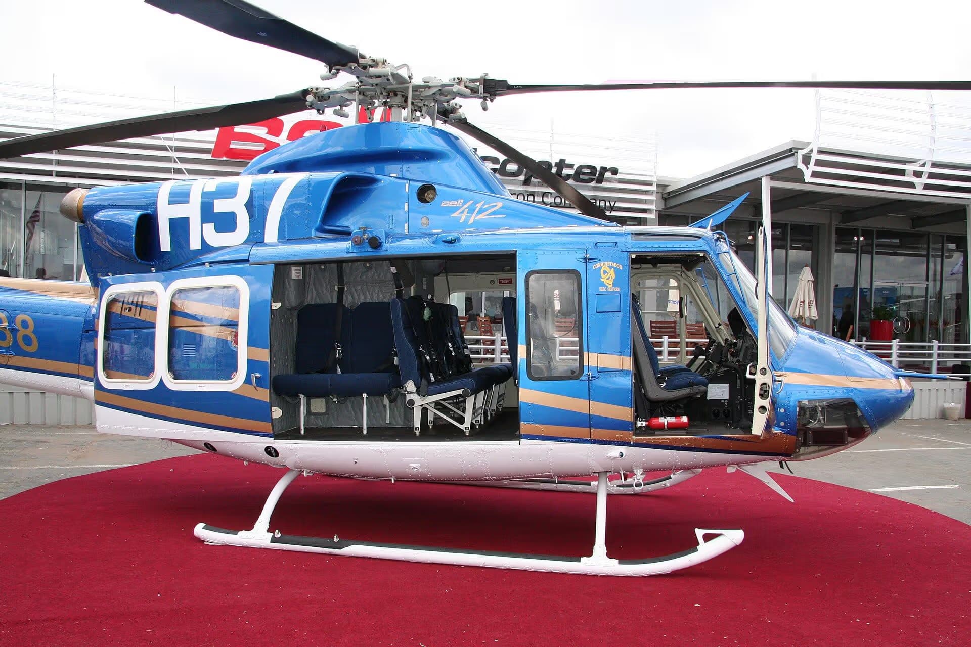 N44438 — Helicopter