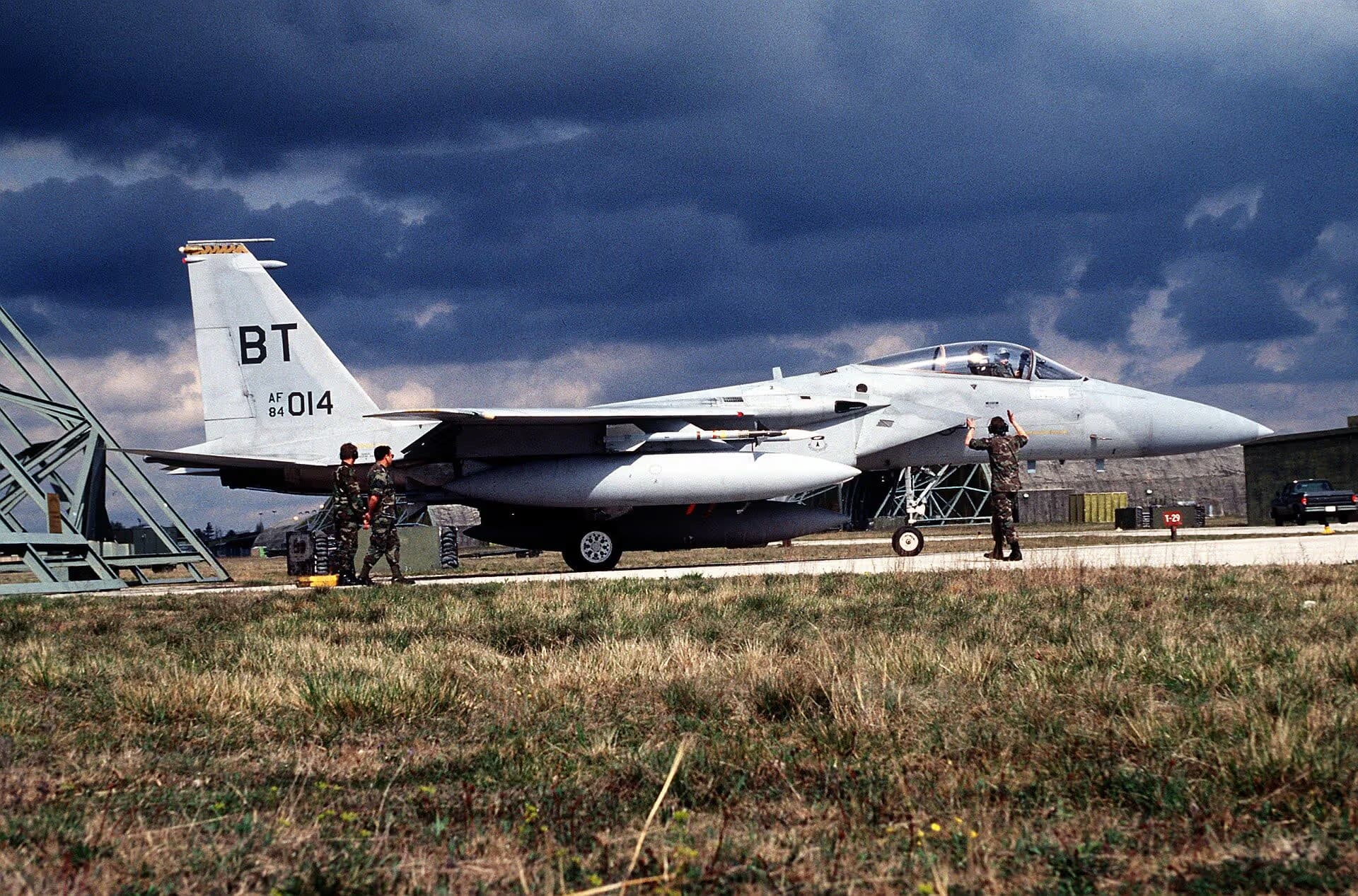 Unidentified — Twin-engine aircraft