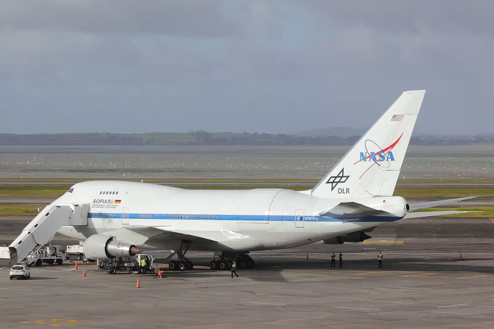 N747NA — Boeing