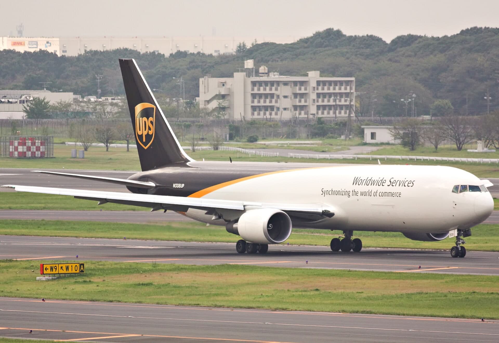 N338UP — Twin-engine aircraft