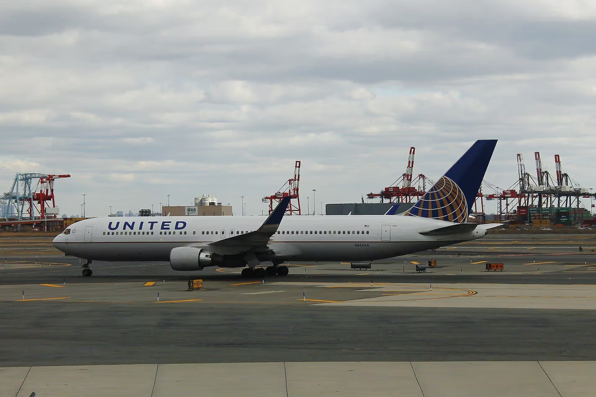 N666UA — Boeing