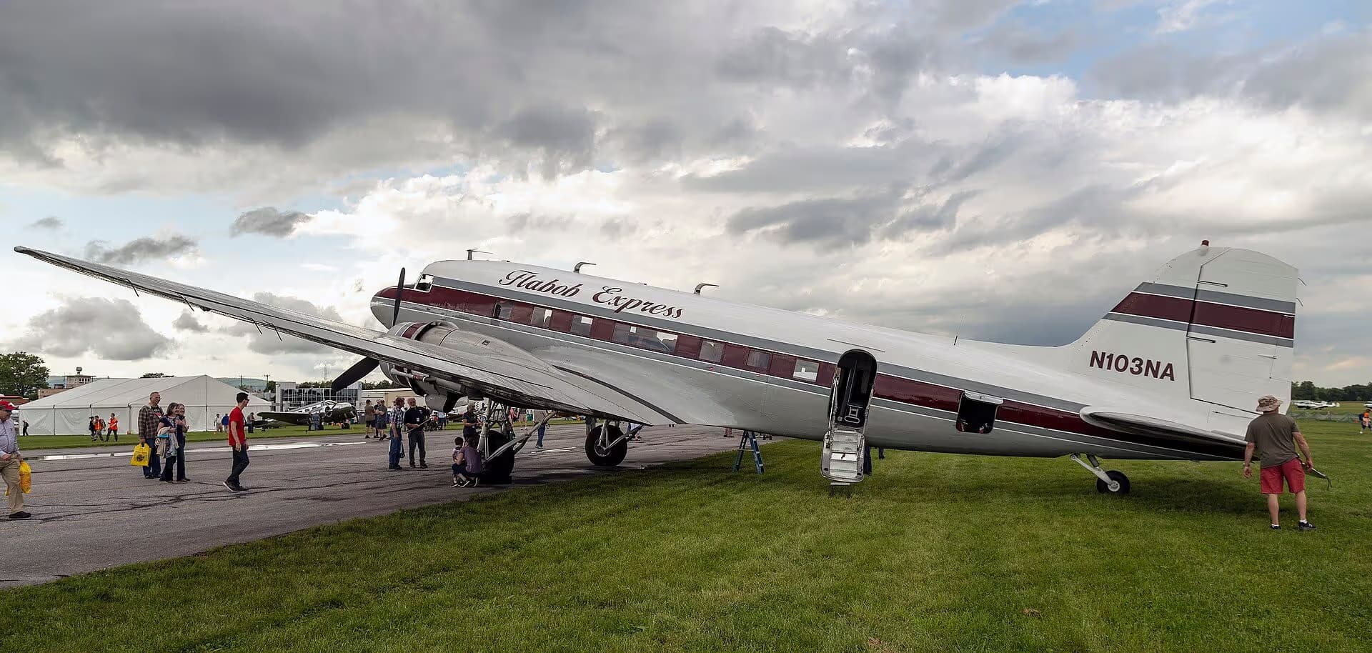 N103NA — Douglas