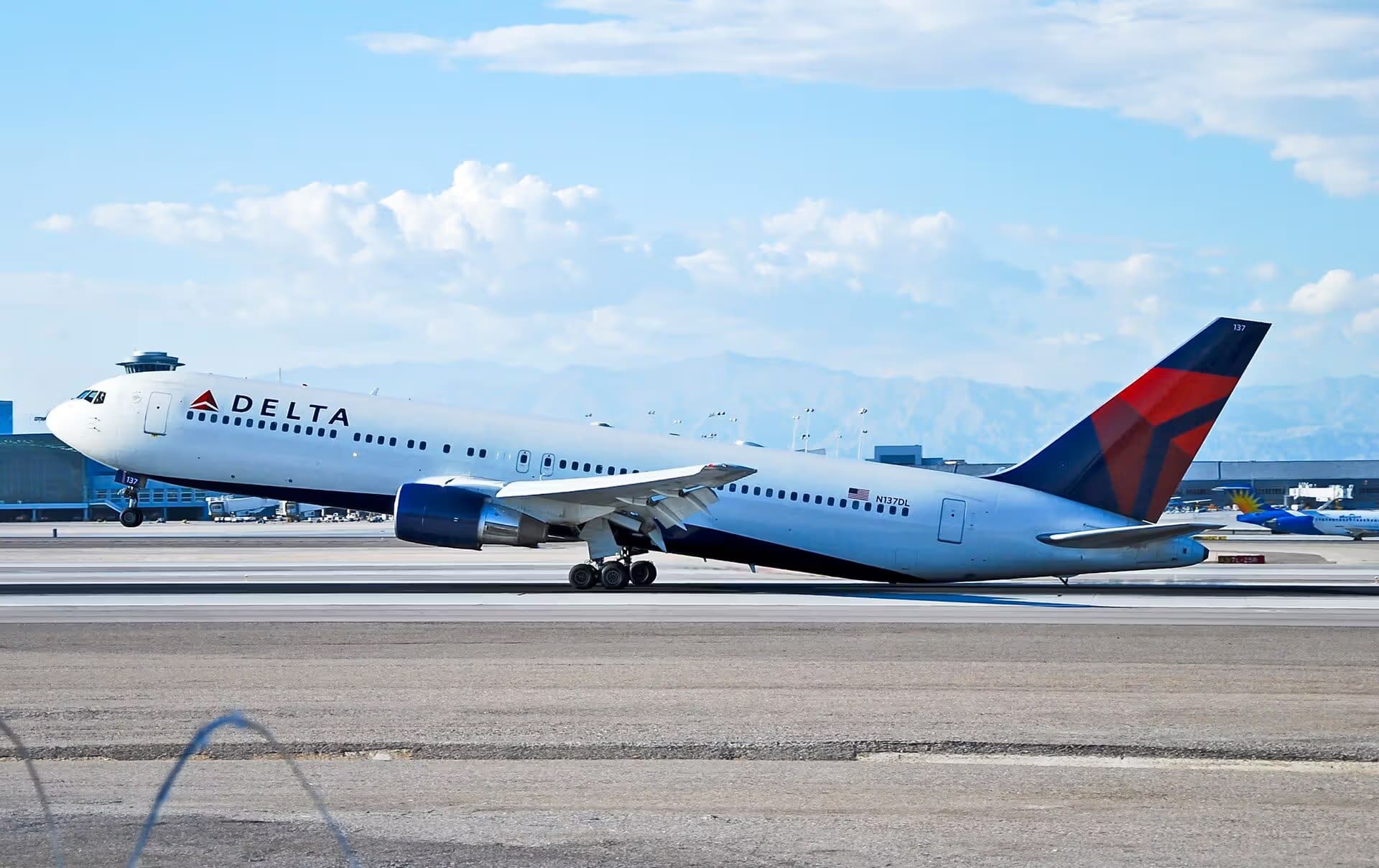 N137DL — Boeing