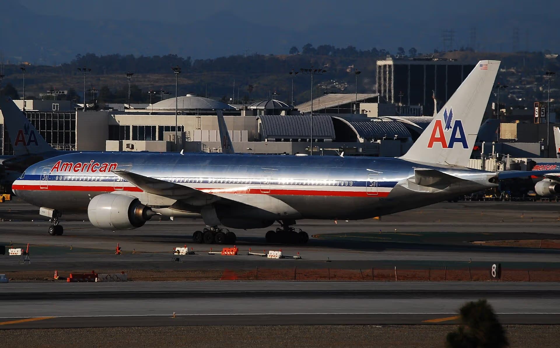N773AN — Twin-engine aircraft