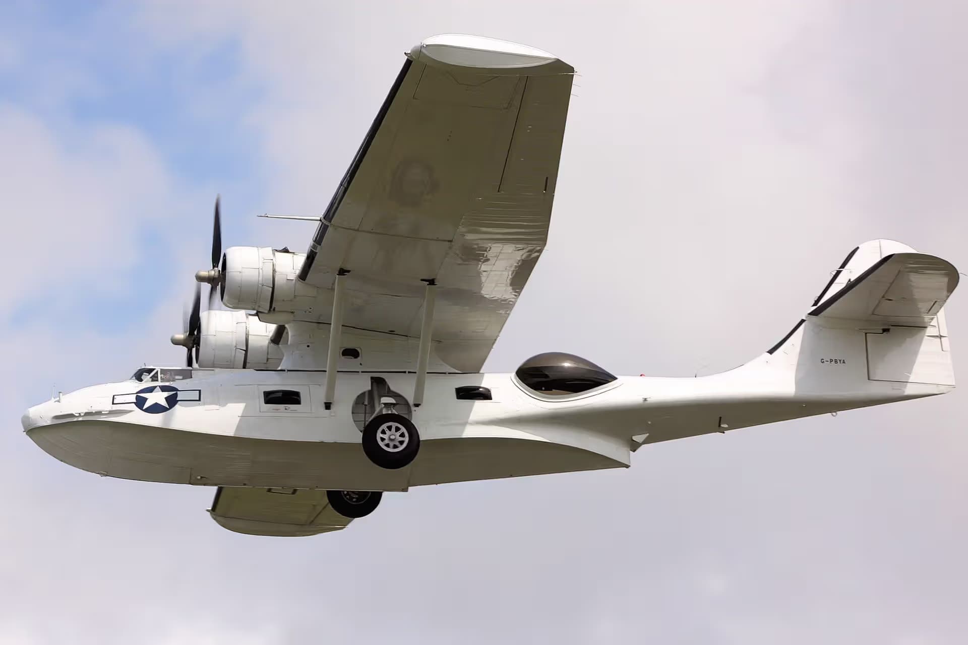 Unidentified — Twin-engine aircraft