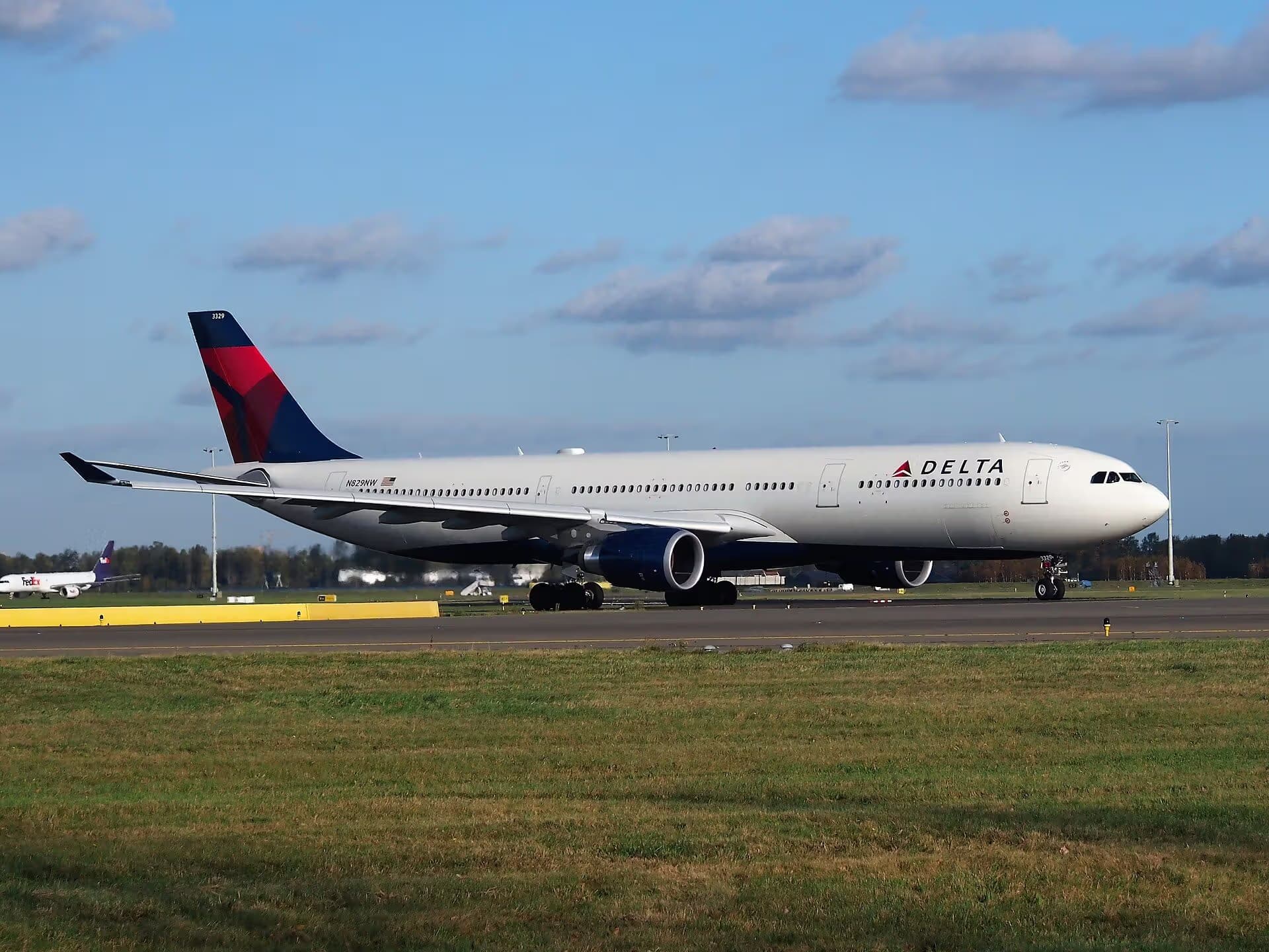 N829NW — Twin-engine aircraft