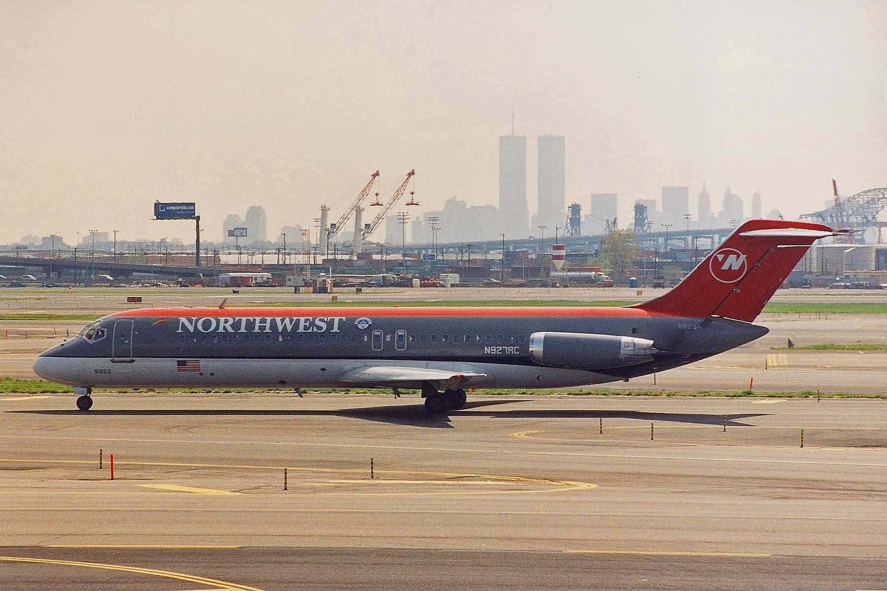 N927RC — Twin-engine aircraft