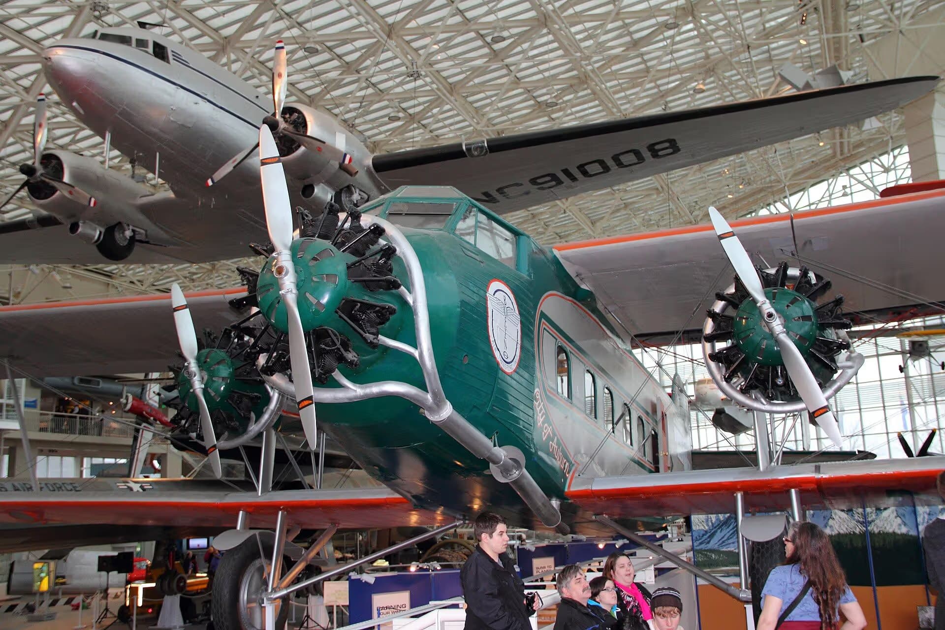 Unidentified — Twin-engine aircraft