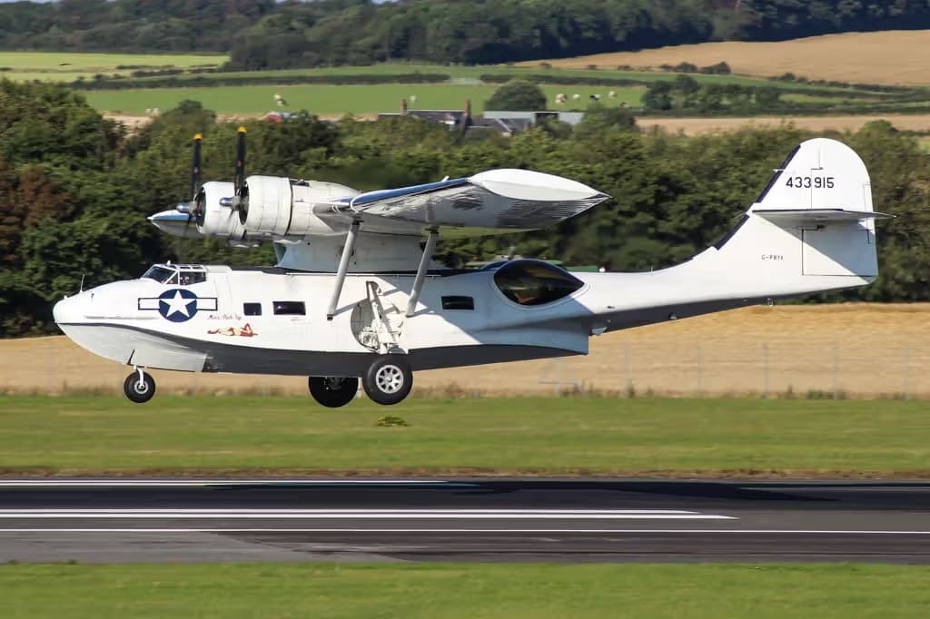 Unidentified — Twin-engine aircraft