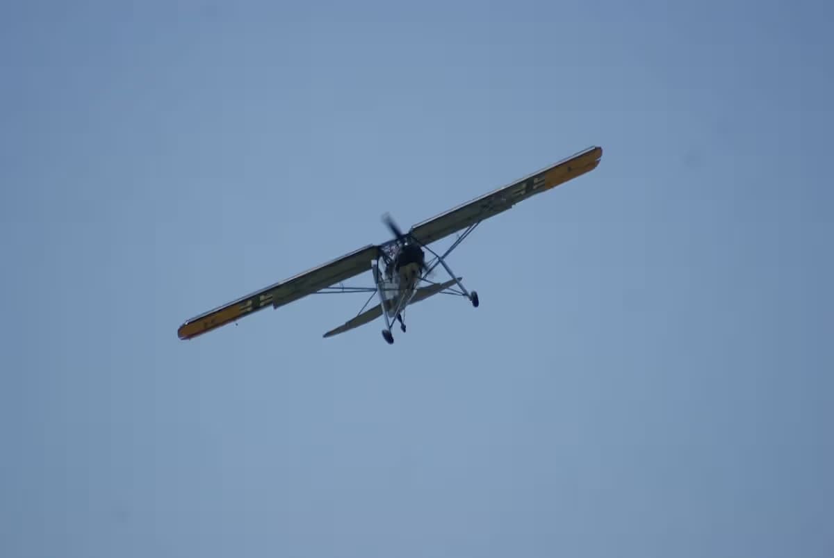 Unidentified — Single-engine aircraft