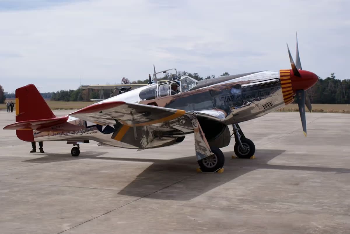 Unidentified — Single-engine aircraft