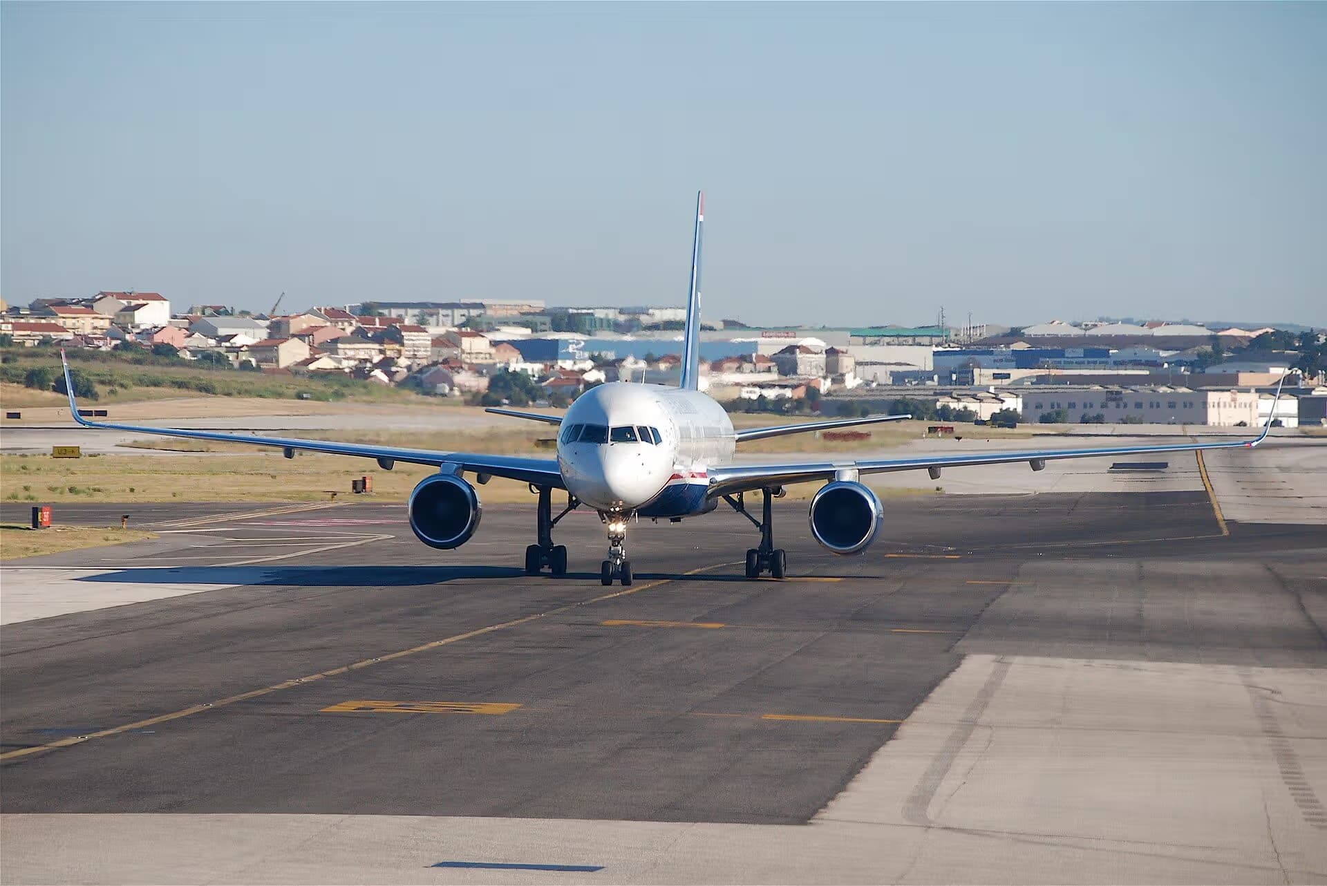 N202UW — Twin-engine aircraft