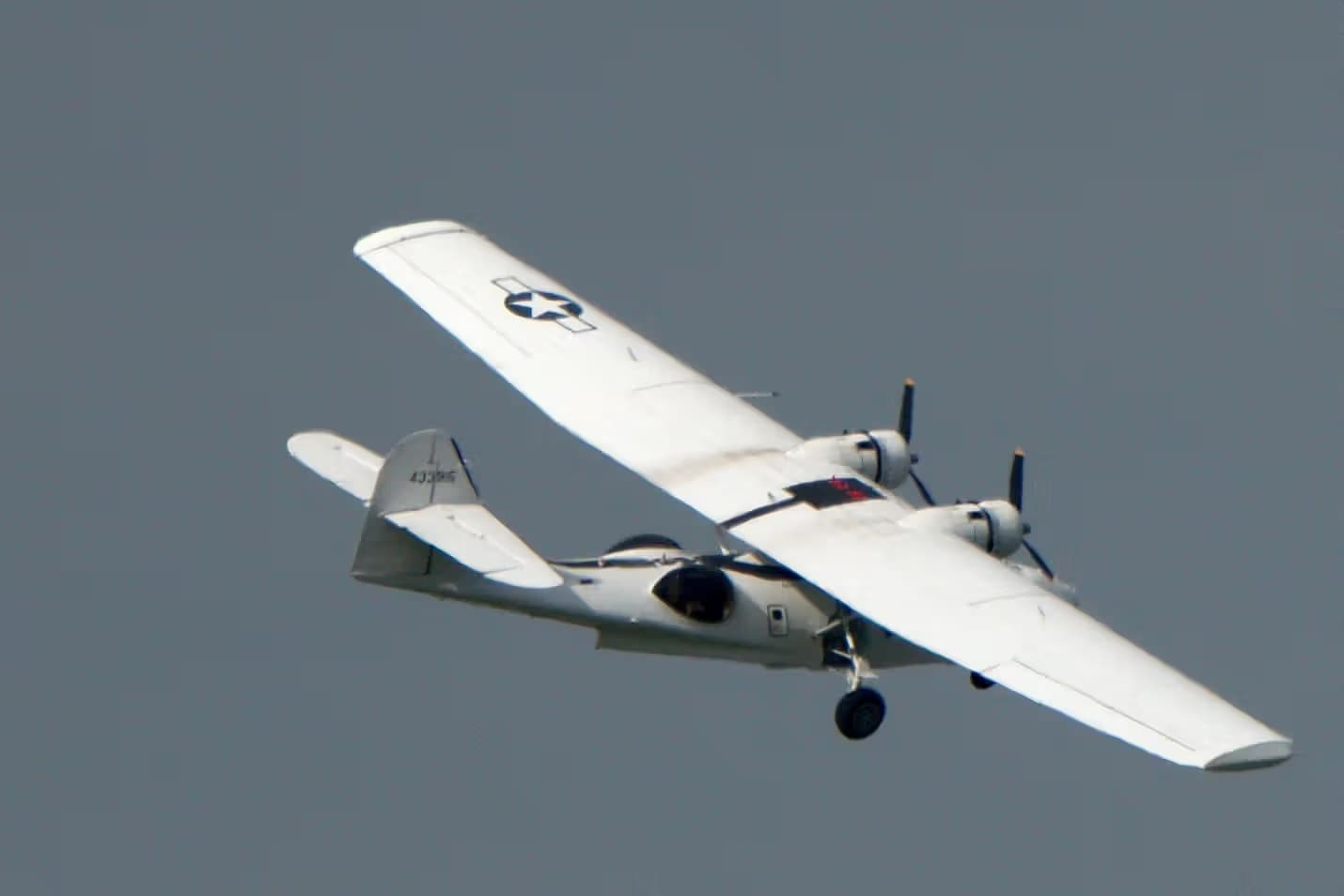 Unidentified — Twin-engine aircraft