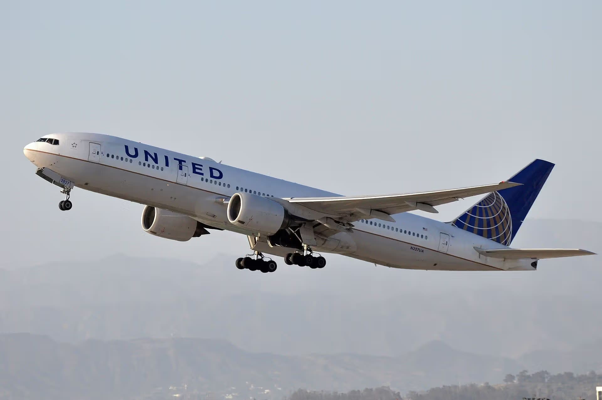 N227UA — Boeing