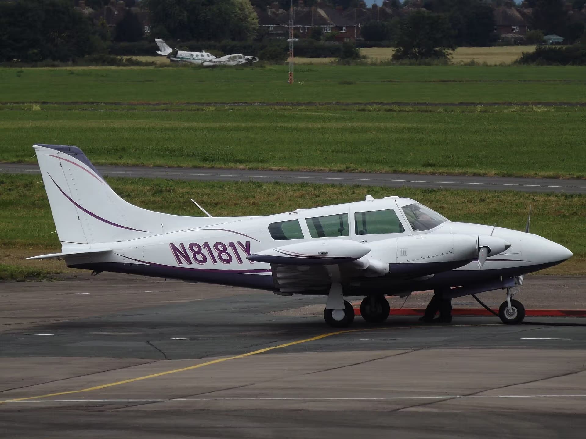N8181Y — Twin-engine aircraft