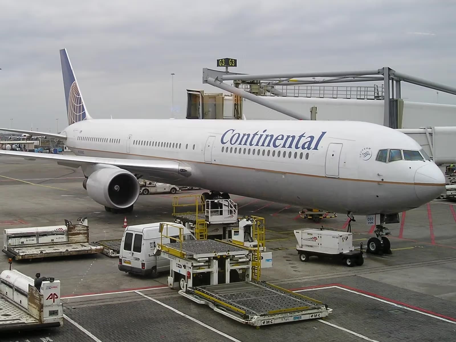 N78060 — Twin-engine aircraft