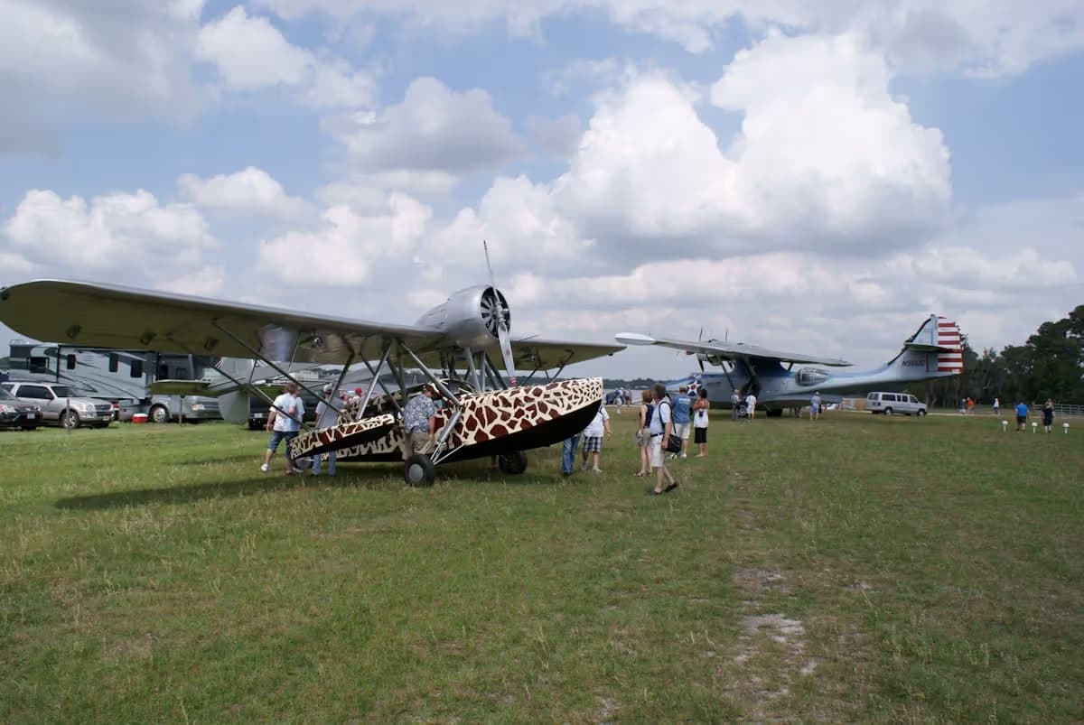 Unidentified — Twin-engine aircraft