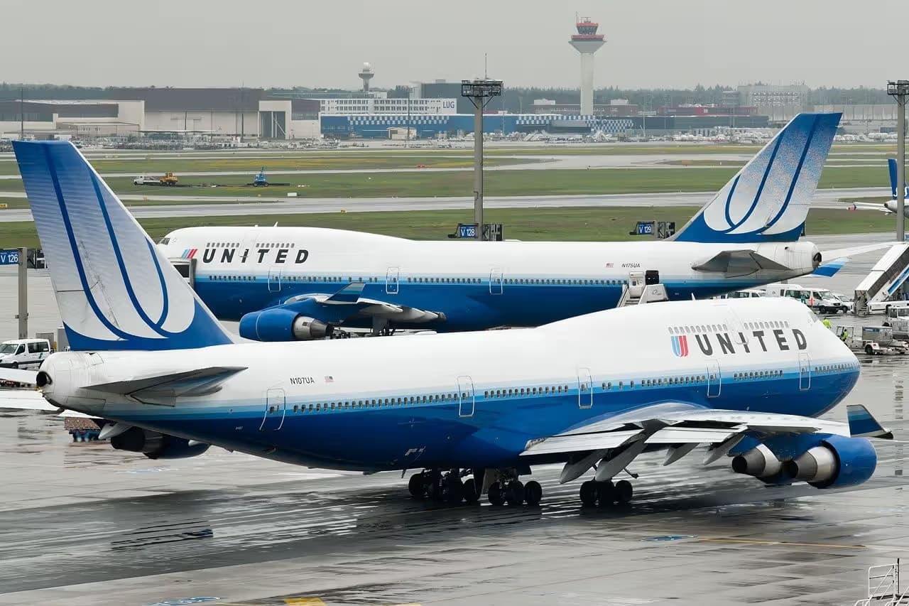 N107UA — Aircraft