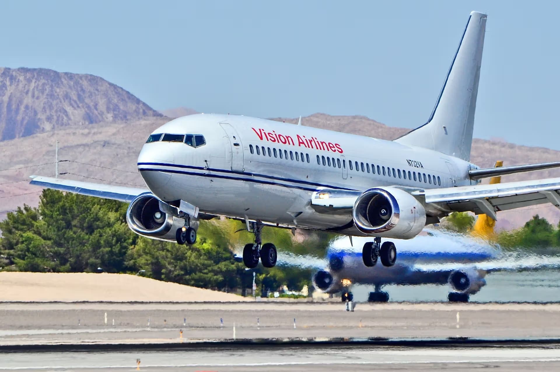 N732VA — Twin-engine aircraft