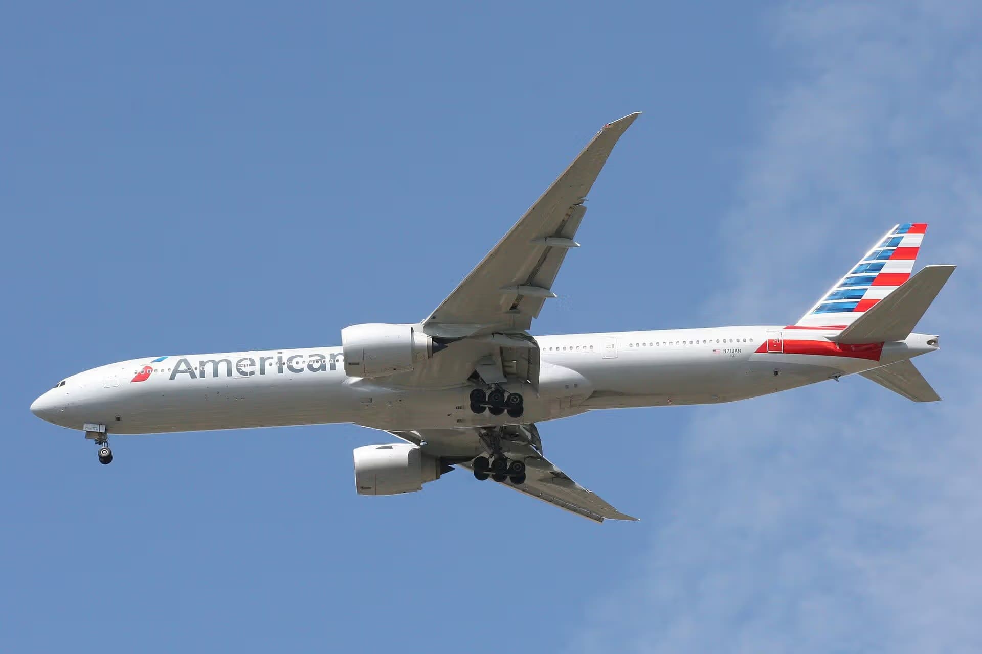 N718AN — Twin-engine aircraft