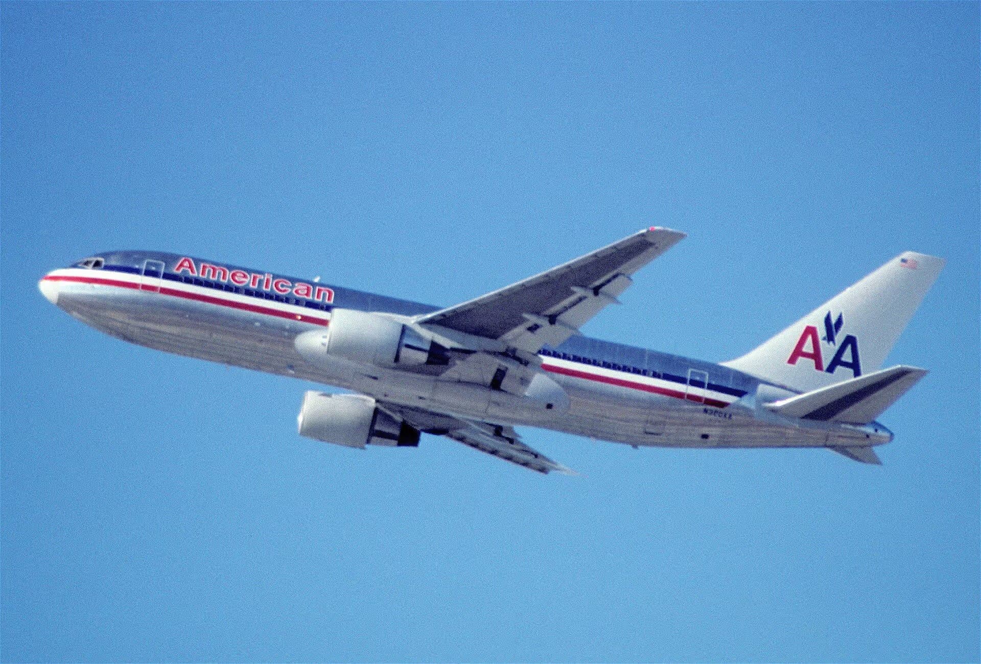 N320AA — Twin-engine aircraft