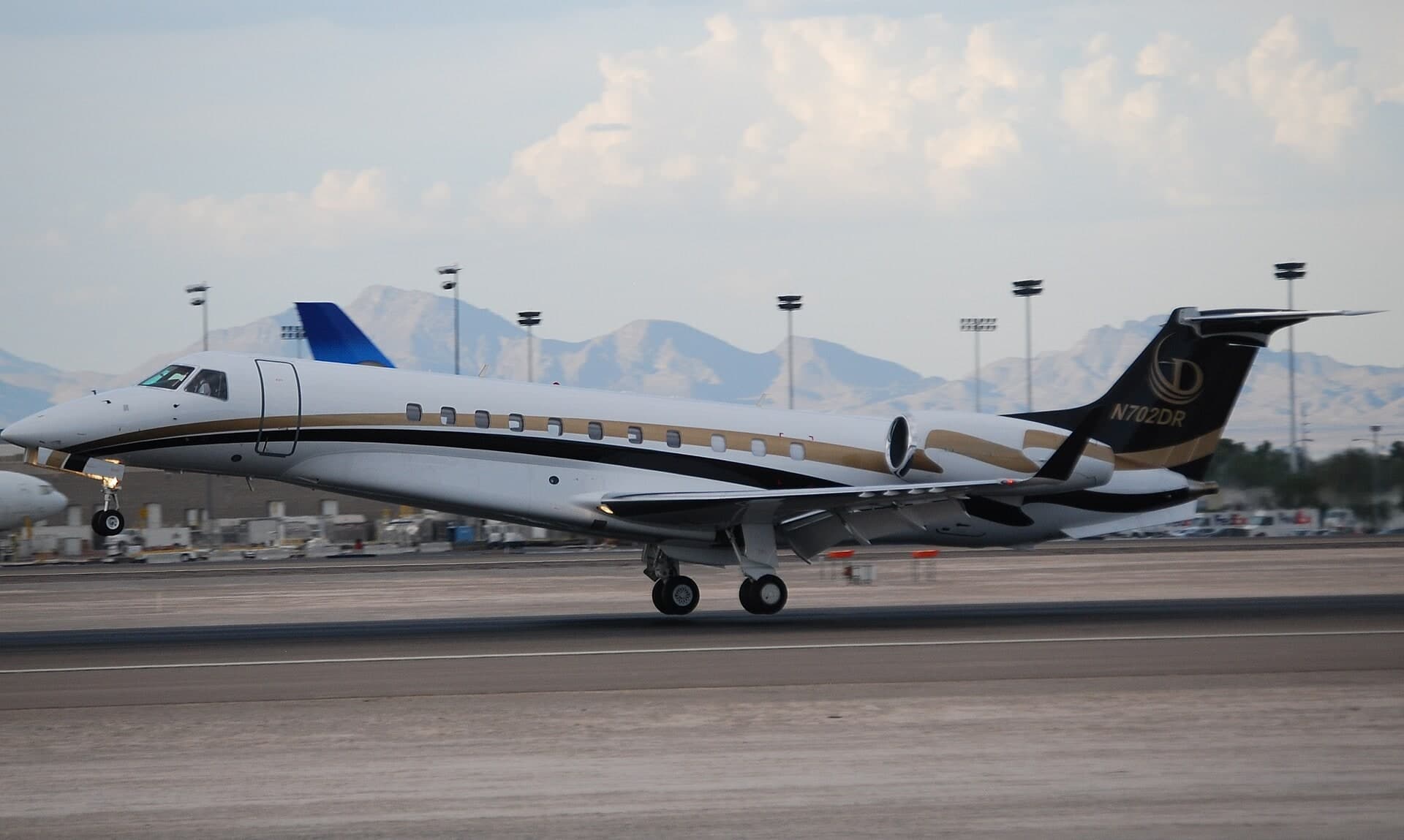 N702DR — Business jet