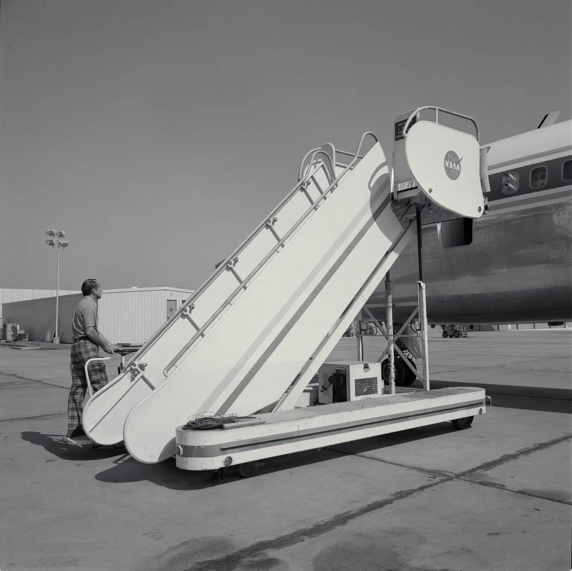 N712NA — Aircraft