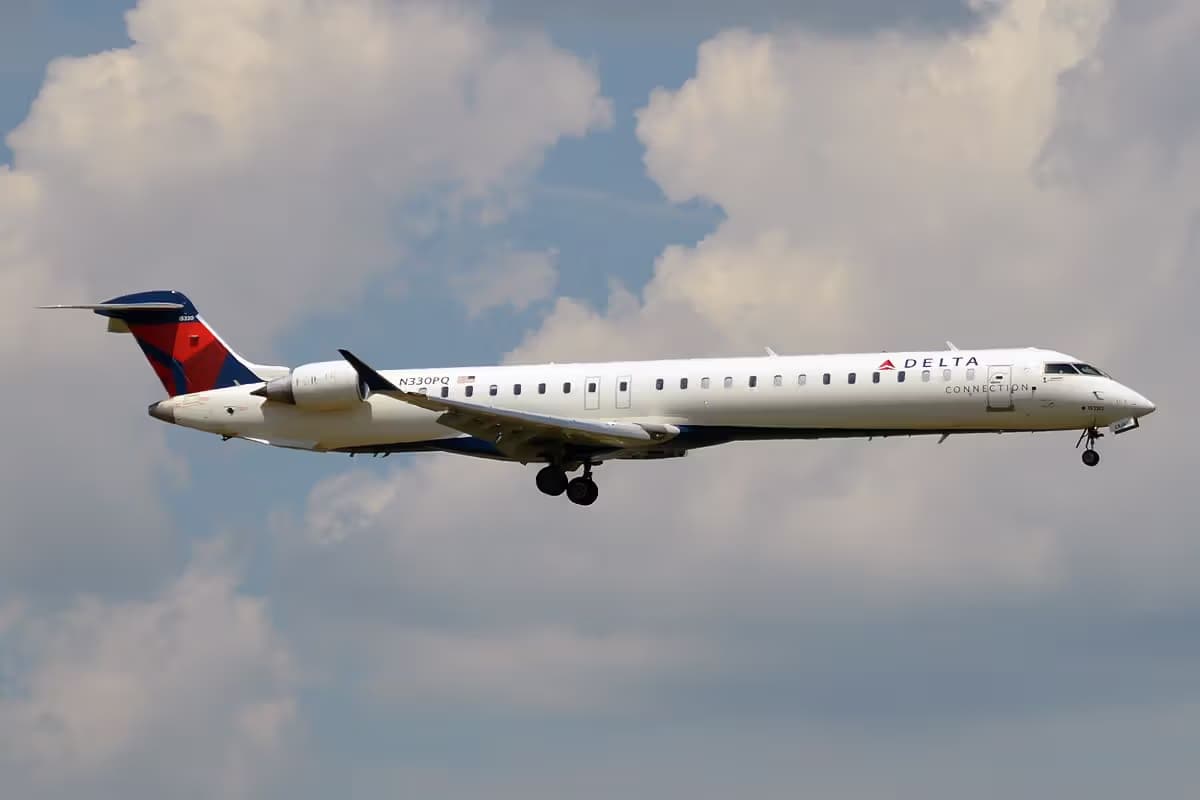 N330PQ — Bombardier