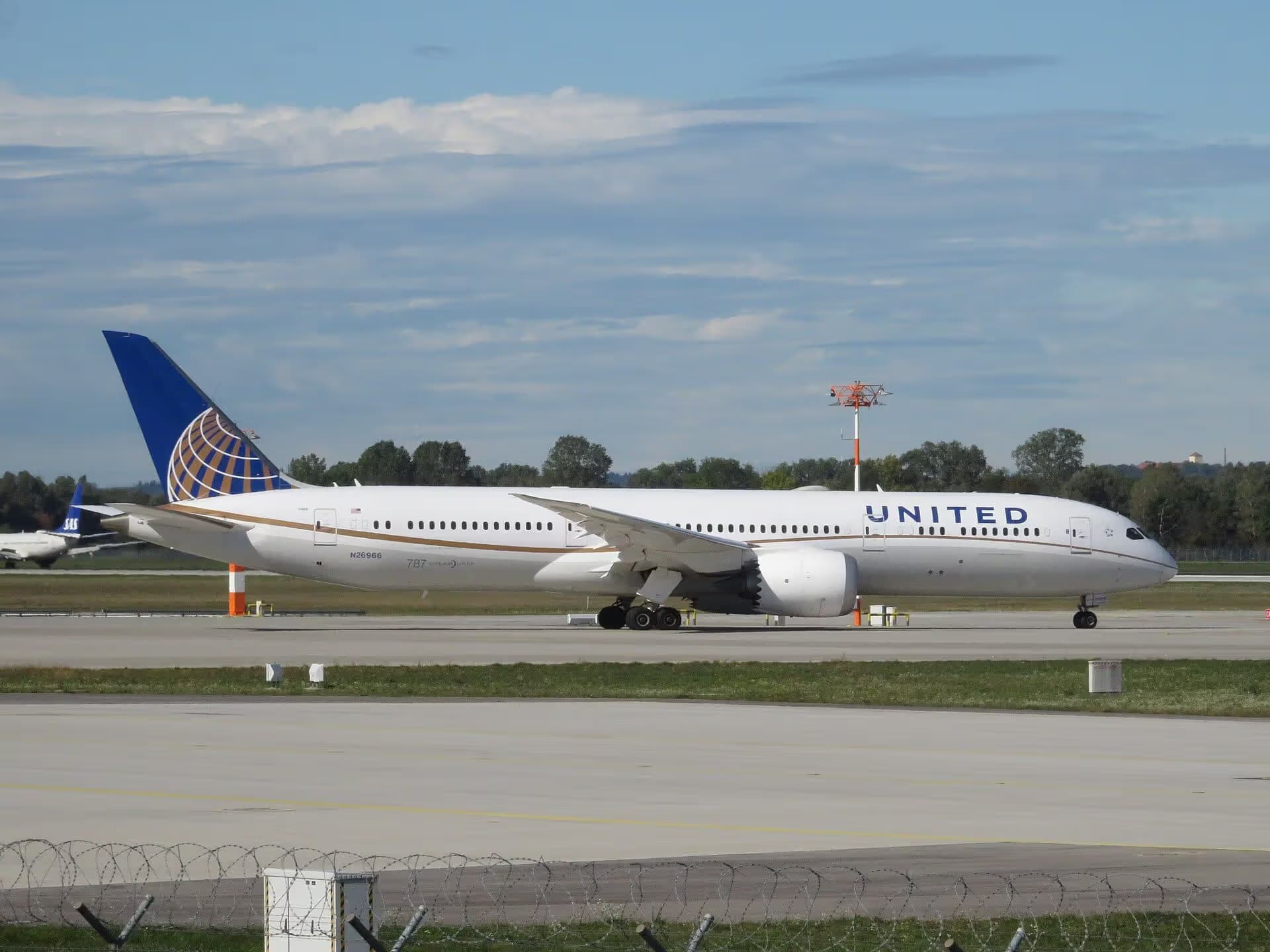 N26966 — Twin-engine aircraft at Munich Airport