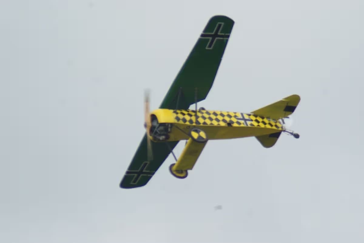 Unidentified — Single-engine aircraft