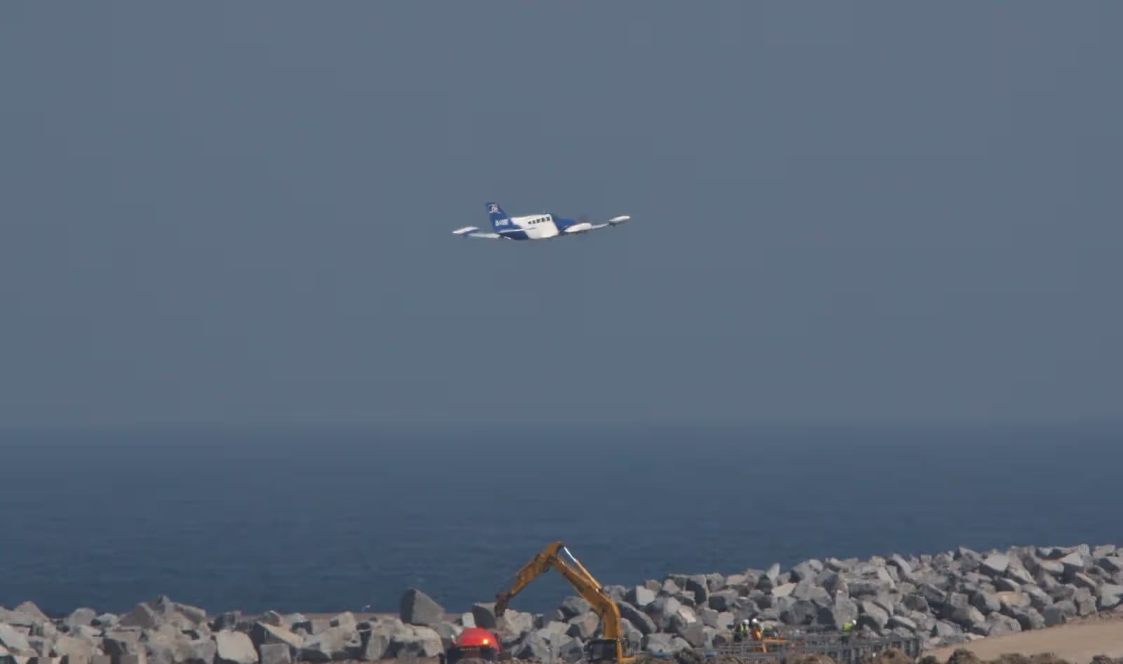 G-NOSE — Twin-engine aircraft