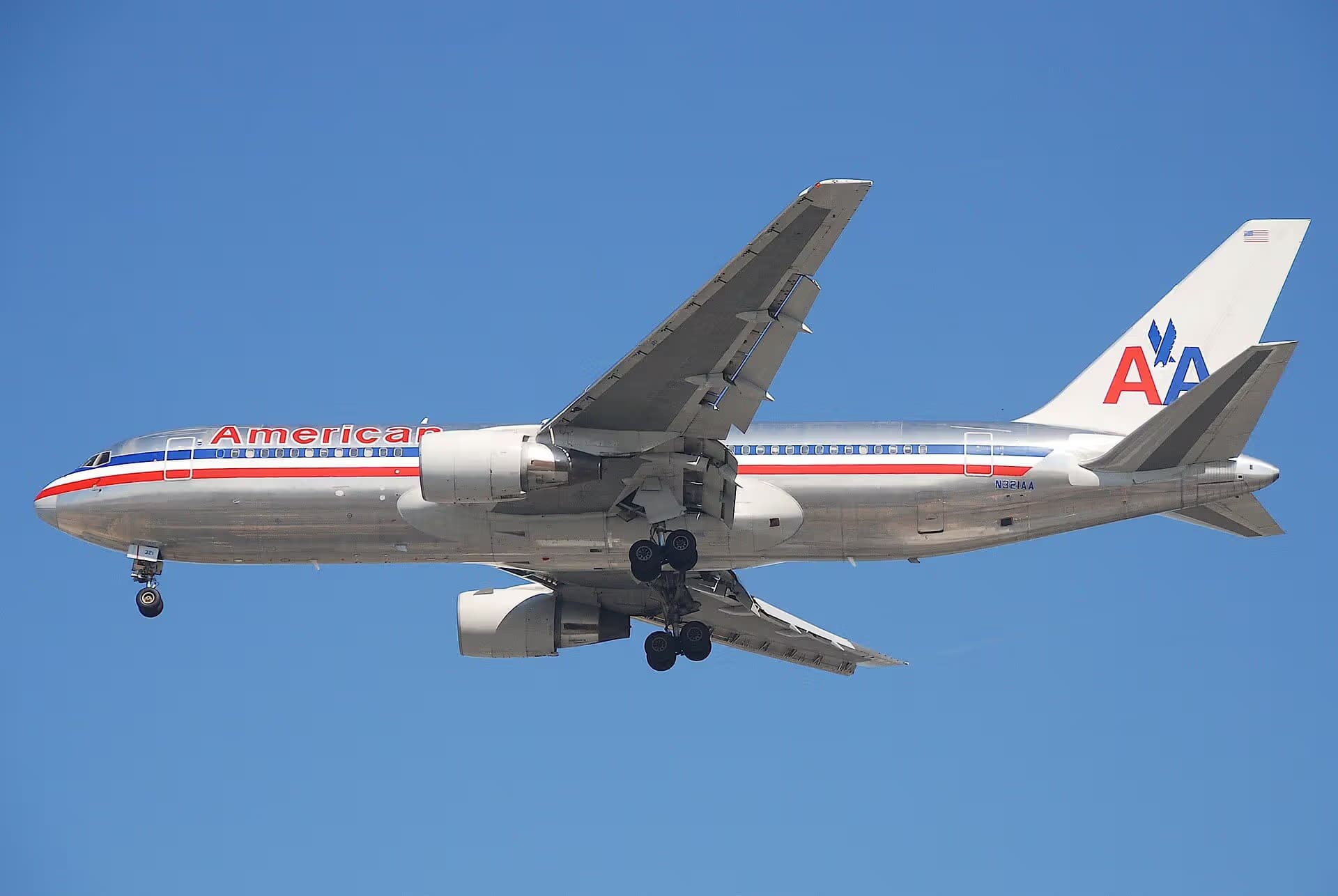 N321AA — Boeing