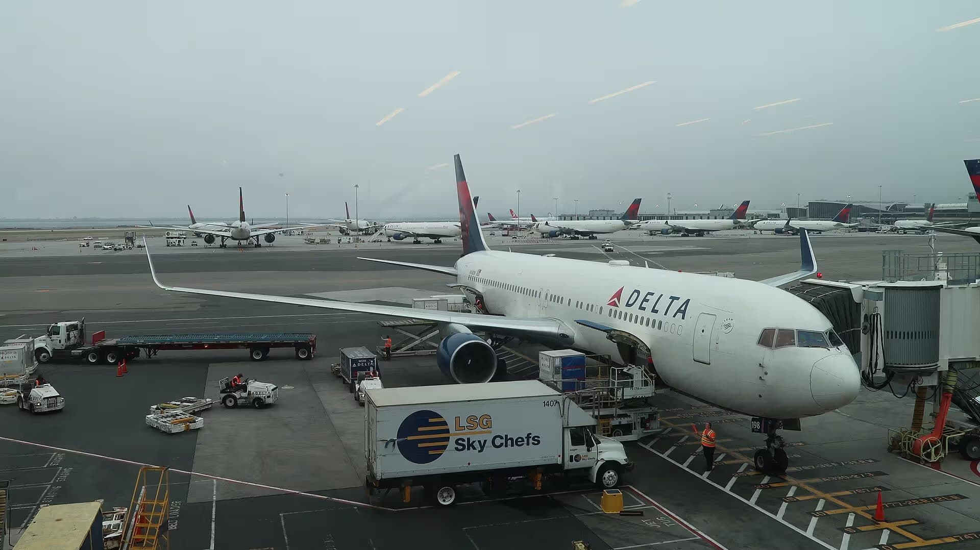 N198DN — Twin-engine aircraft