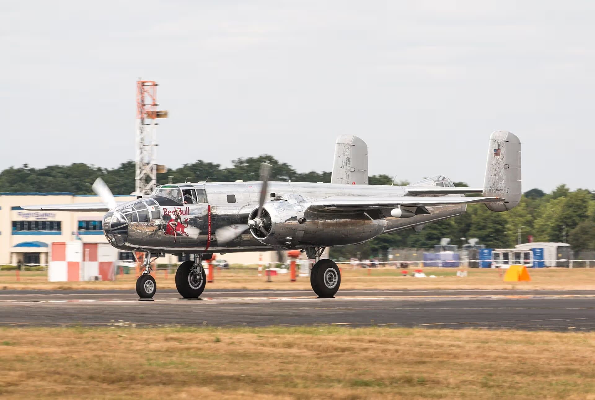 N6123C — Twin-engine aircraft