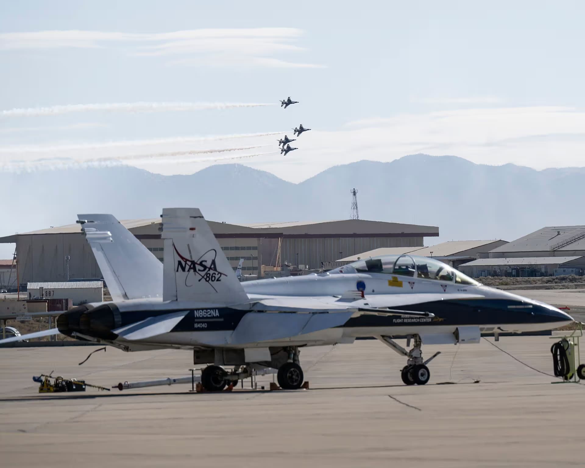 N862NA — Twin-engine aircraft
