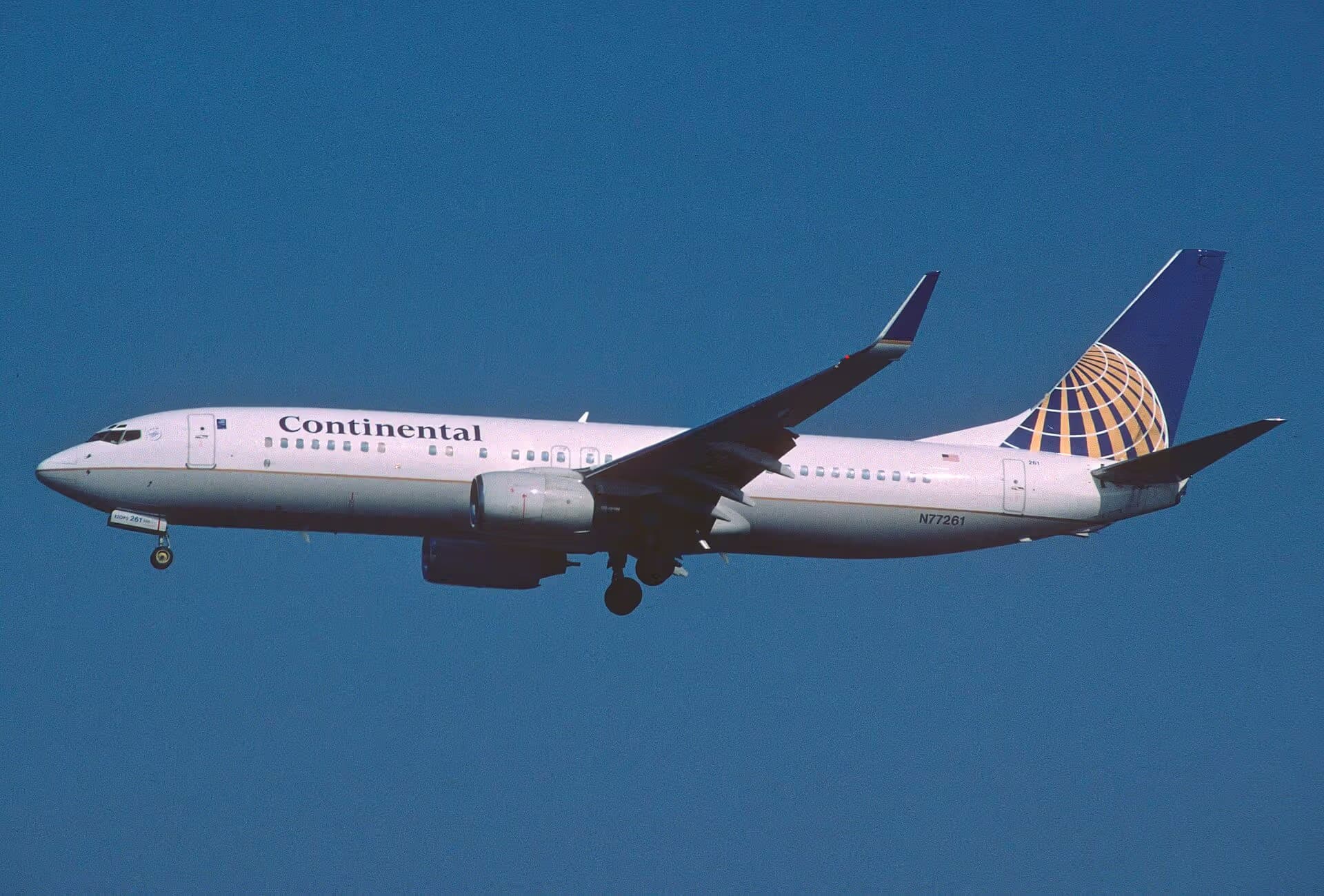 N77261 — Twin-engine aircraft