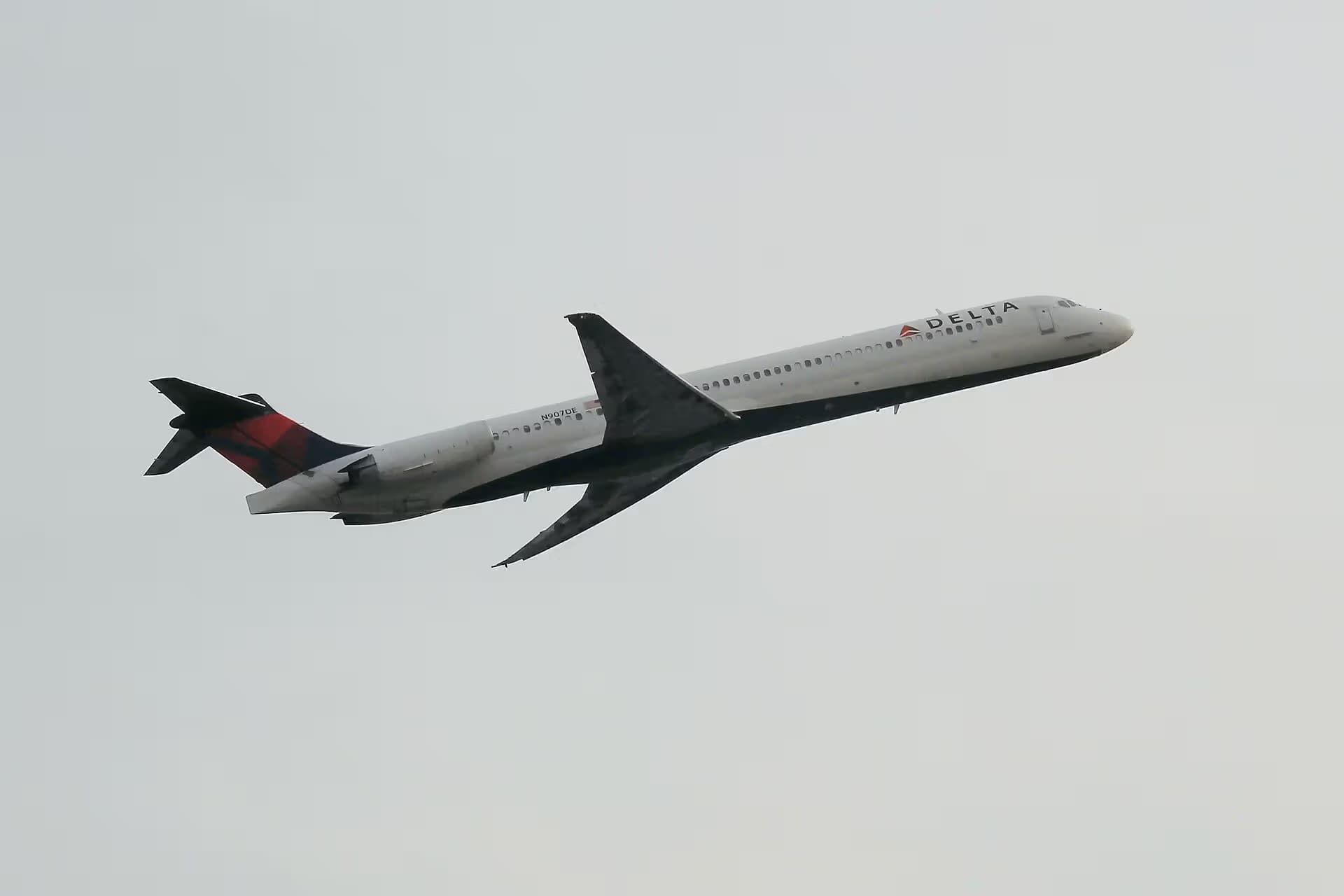 N907DE — Douglas
