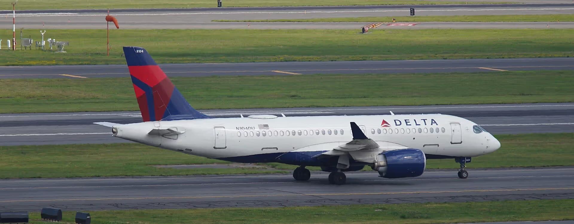 N104DU — Twin-engine aircraft