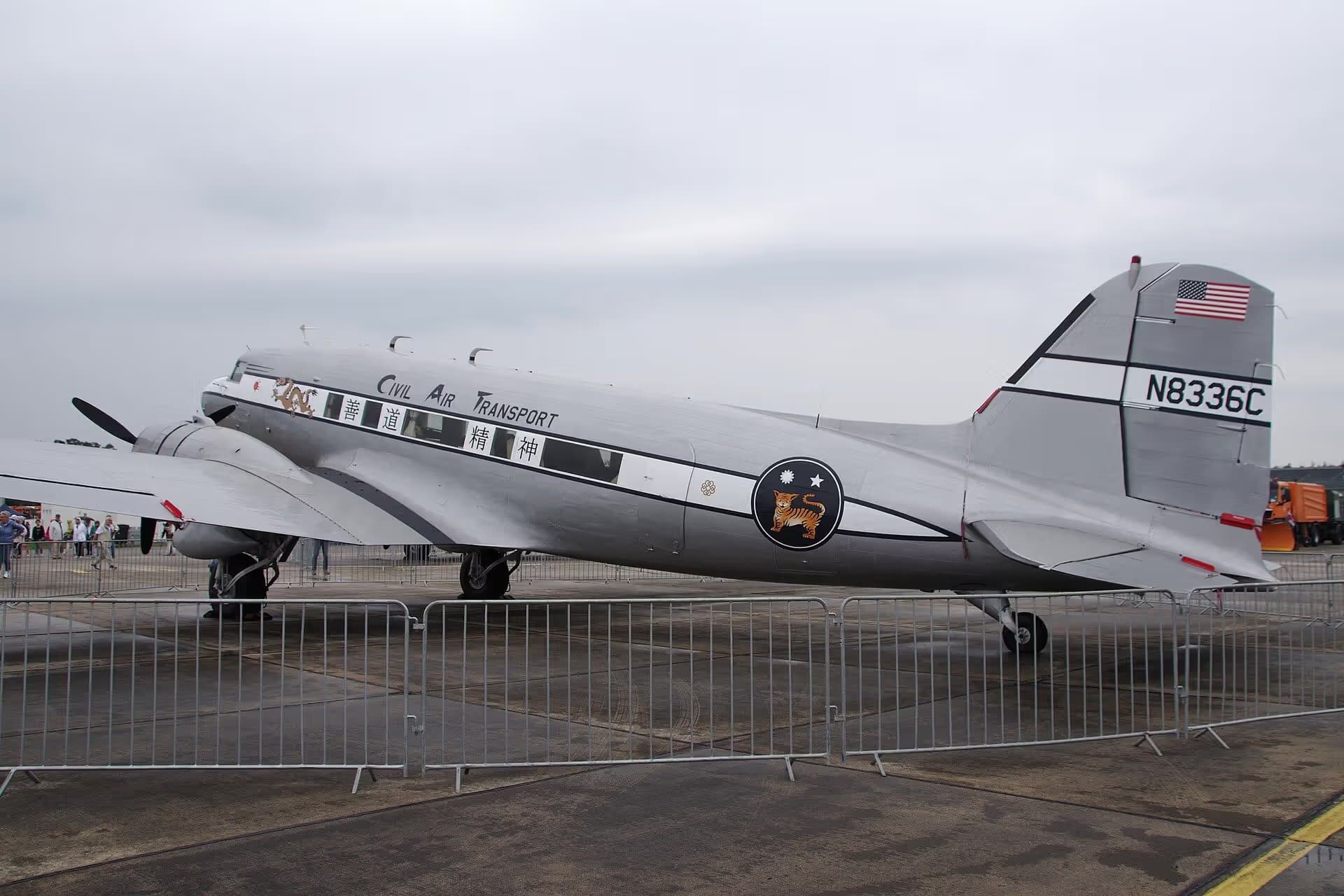 N8336C — Twin-engine aircraft