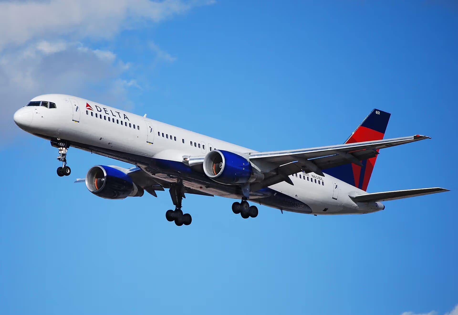 N651DL — Twin-engine aircraft
