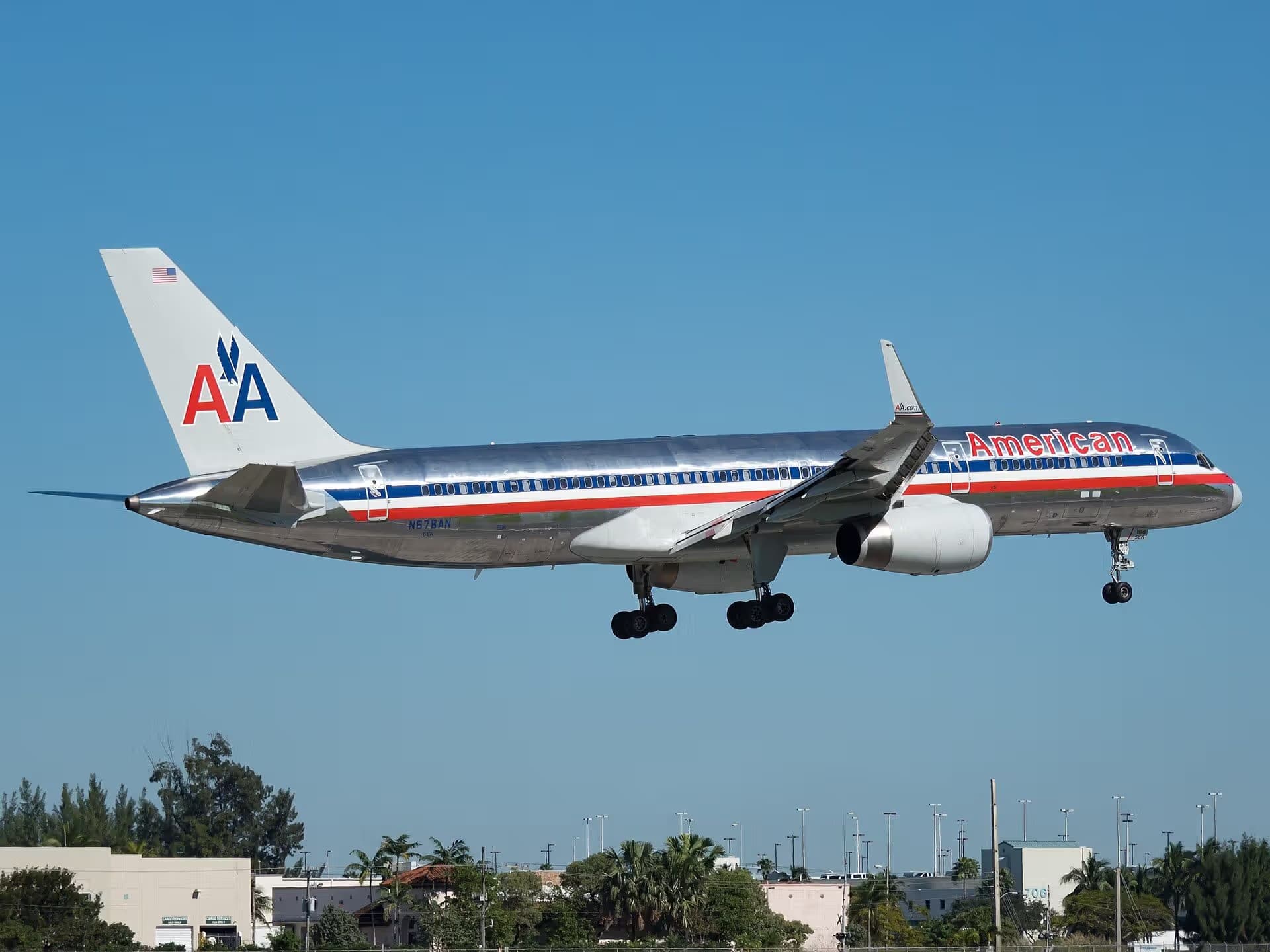 N678AN — Twin-engine aircraft at Miami International Airport
