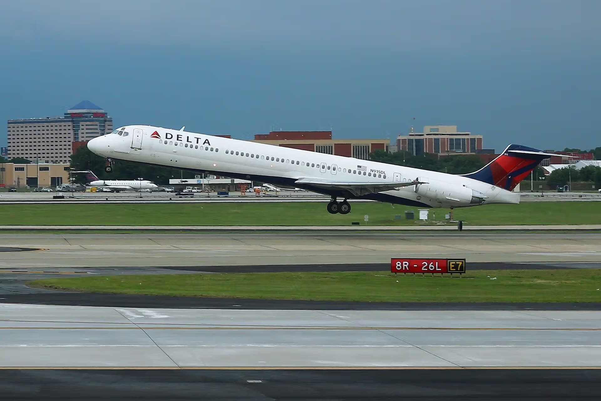N915DL — Aircraft
