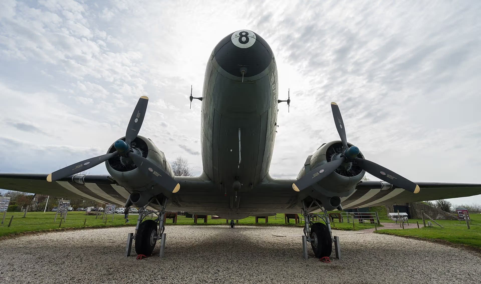 Unidentified — Twin-engine aircraft