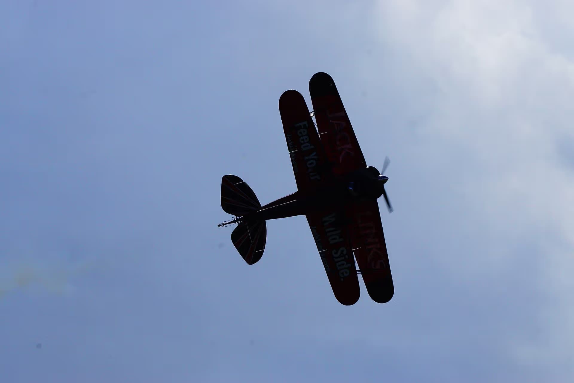 Unidentified — Single-engine aircraft